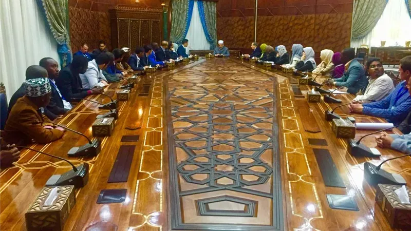 الإمام الأكبر يلتقي برلمان الطلاب الوافدين ويؤكد: رسالة الأزهر أمانة في أعناقكم فحافظوا عليها