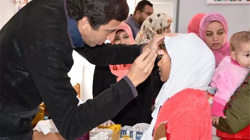 علاج 287 طفلاً بقافله طبية لجامعة القناة فى عزبة الصفيح بالصور