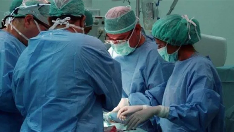 فريق طبي بسوهاج ينجح فى إجراء عملية فريدة لإعادة إصبع مبتور