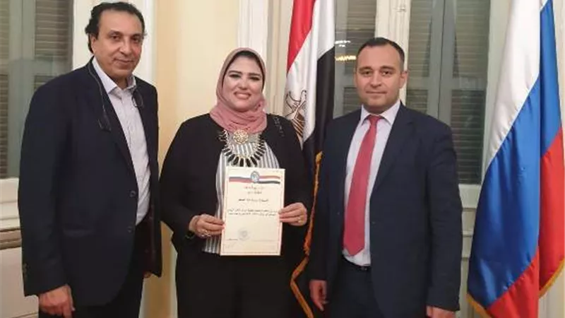 الثقافى الروسي يكرم الزميله سميه عبدالمنعم