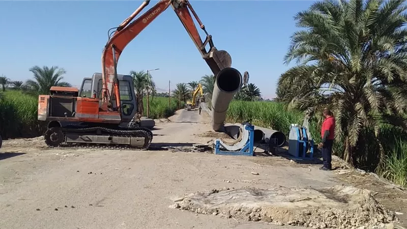 الهوارى: إستئناف العمل فى مشروعات الصرف الصحى بالزينية شمال الأقصر