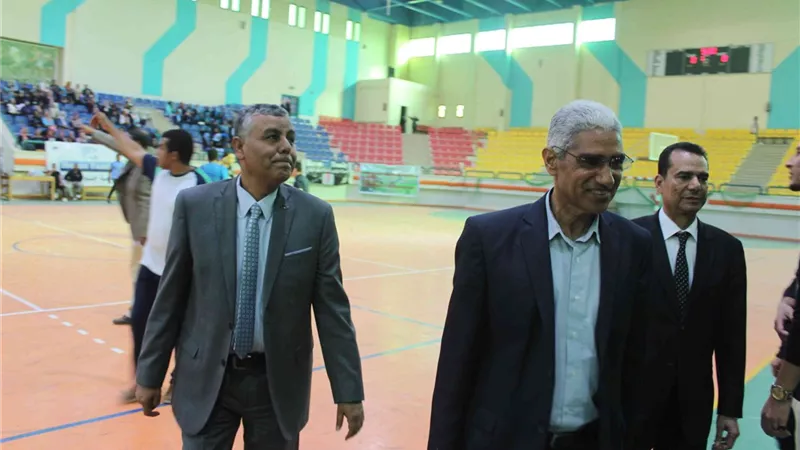 رئيس جامعة جنوب الوادى يفتتح مسابقة كأس حورس لكرة القدم