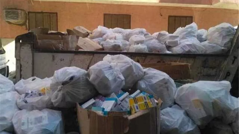 الرقابة الإدارية تضبط صيادلة بإحدى المحافظات بحوزتهم أدوية مهربة