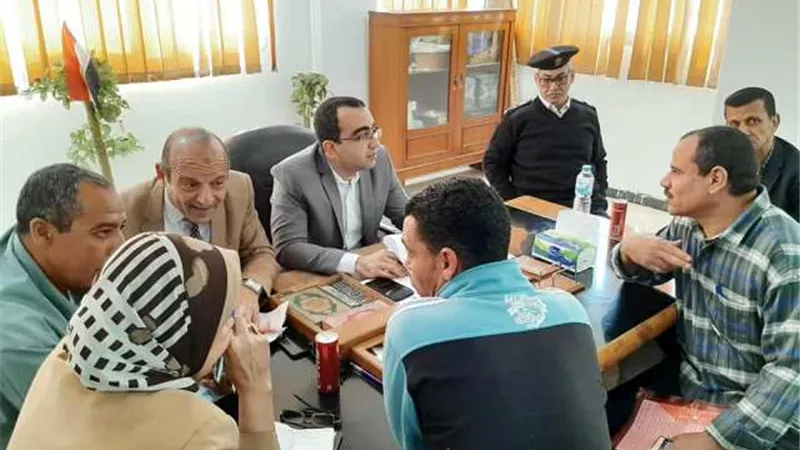 نائب محافظ الإسماعيلية يستعرض مشاكل اهالي ابوصوير..صور