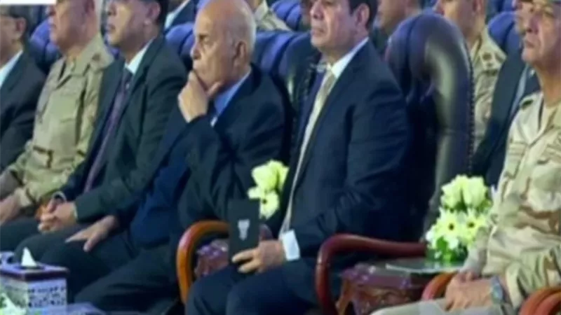 السيسي يحذر من شائعات فيسبوك : هدفها هدم منظومة التأمين الصحي الشامل