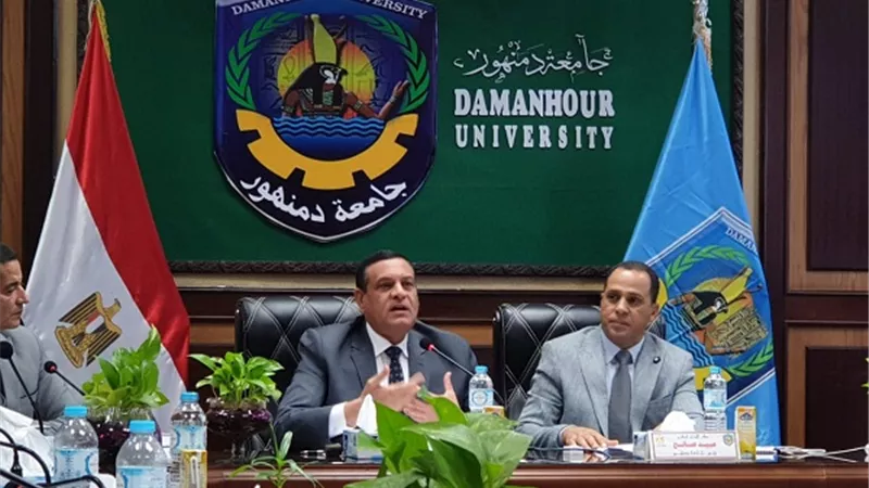 محافظ البحيرة لطلاب جامعة دمنهور انتم المرجع فى توعية الشباب