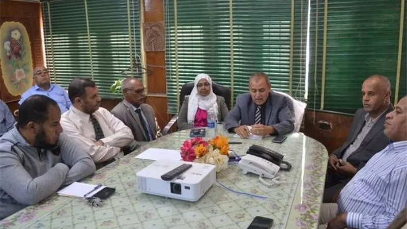 الميرغنى يلتقى بمديرى الإدارات فى أول أيام عمله بديوان مديرية الوادى الجديد