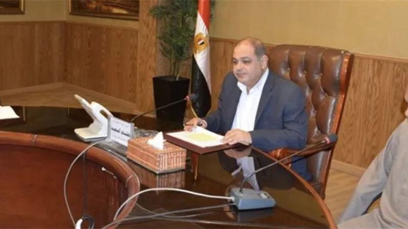 محافظ الغربية .. تدبير كرسي متحرك كهربائي وتسليمه لأحد المواطنين ذوى القدرات الخاصة