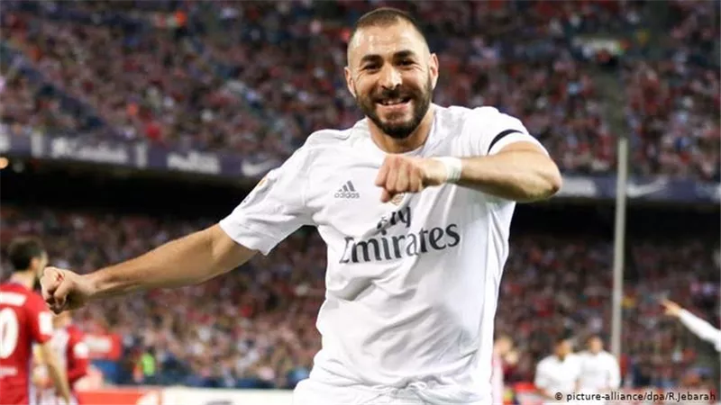 بالفيديو.. بنزيما يتقدم لريال مدريد بالهدف الأول في مرمى باريس