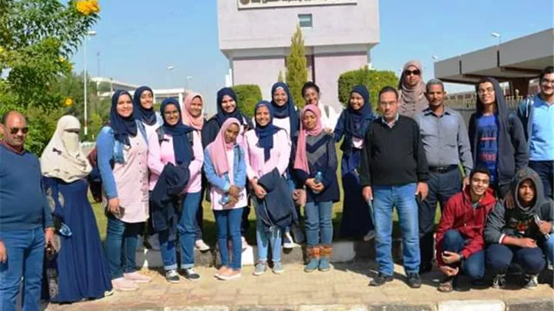 طلاب الأقصرالمتفوقين فى زيارة علمية إلى محطة تنقية مياه الشرب فى قنا بالصور