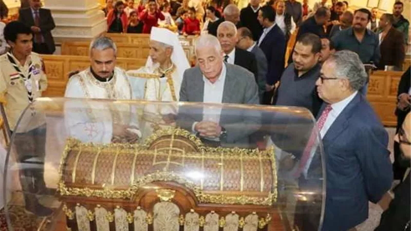 بالصور.. «فوده» يحضر زيارة رفات القديسة تريزا لكنيسة العذراء سيدة السلام بشرم الشيخ