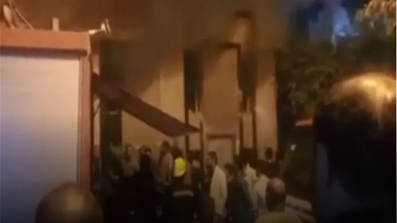 بالفيديو.. مصرع شخص وإصابة 4 باختناق في حريق «صالة جيم» شهيرة بالمهندسين