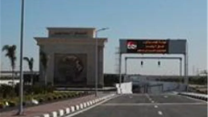 رئيس هيئة القناة يعلن بدء التشغيل التجريبى لأنفاق 3 يوليو