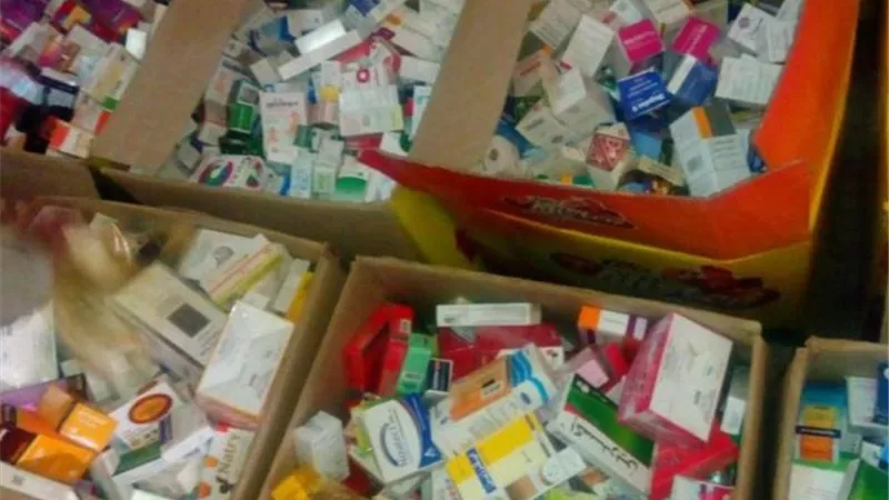 ضبط 7000 شريط وزجاجة دواء داخل صيدلية تدار بدون ترخيص بقرية العقال البحري بالبداري