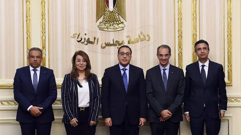 رئيس الوزراء يشهد بروتوكول تعاون لتقديم خدمات التحصيل المالي بين البريد وبنك ناصر