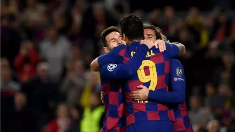 بالفيديو.. برشلونة يضرب دورتموند بثلاثية ويتأهل لدور الـ16 بدوري الأبطال