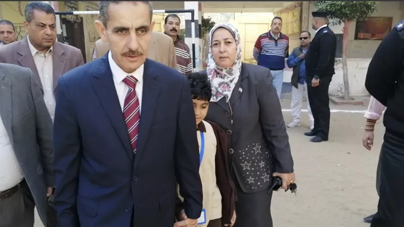 محافظ الغربية الجديد فى زيارة مفاجئة لمستشفيات ومواقف كفر الزيات-صور