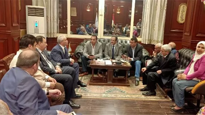 محافظ الاقصر فى لقائه بالصحفيين : تنظيم دورة لدعم لدور النقابة الوطنى وتنشيط السياحة..صور