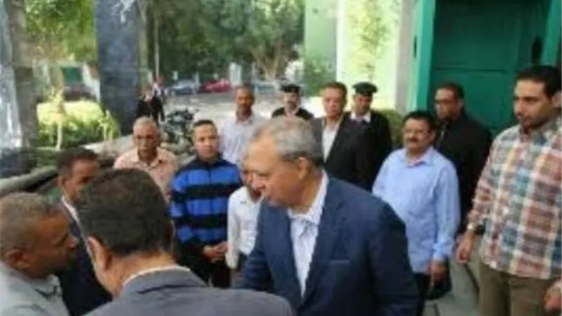 اهالى قنا يودعون الهجان بالدموع
