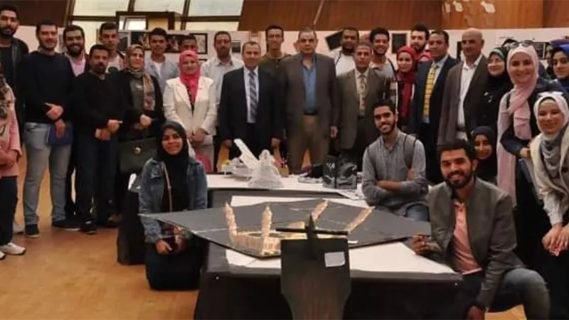 دسوقي يشهد معرض الفنون التشكيلية لـطلاب جامعة كفر الشيخ