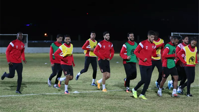 فقرة بدنية للاعبي الأهلي في المران الثاني بتونس