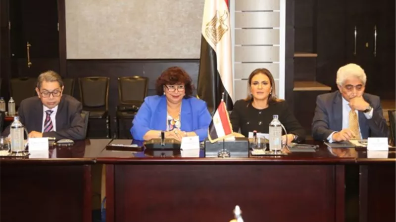 وزير الثقافة توقع مذكرة تفاهم مع نظيرها بطجاكستان للتعاون الفكري والفني