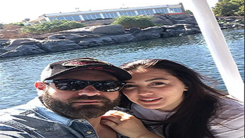 عمرو يوسف وكندة علوش فى أسوان.. صور