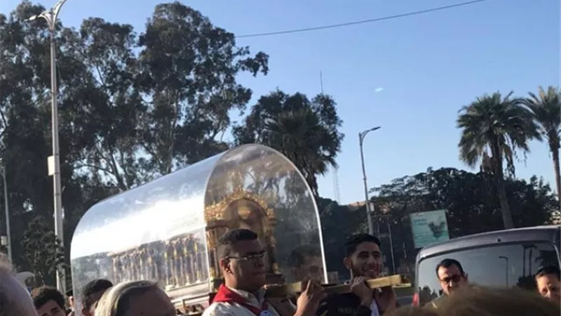 رفات القديسة تريزا تزور الكاتدرائية المرقسية بالإسماعيلية..صور