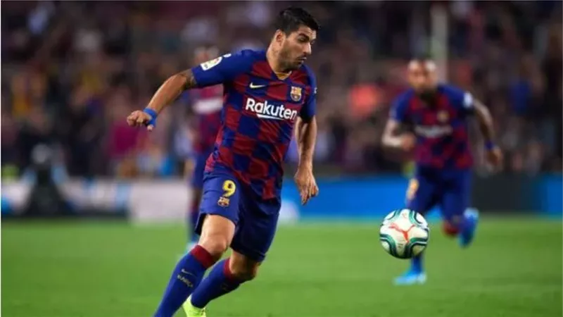 بالفيديو.. ميسي وسواريز يمنحان برشلونة التقدم على دورتموند بالشوط الأول