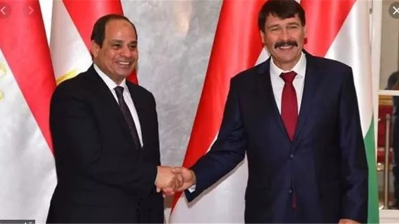 رئيس المجر يغادر القاهرة بعد لقاء الرئيس السيسي