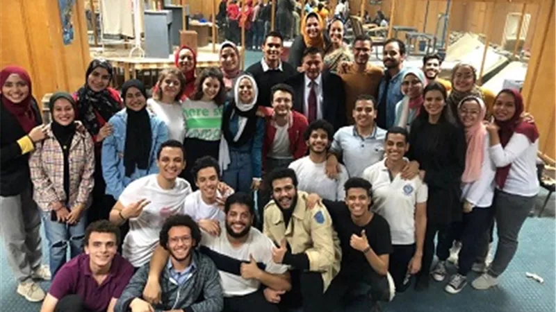 فريق التمثيل المسرحي بألسن عين شمس يقدم عرض 
