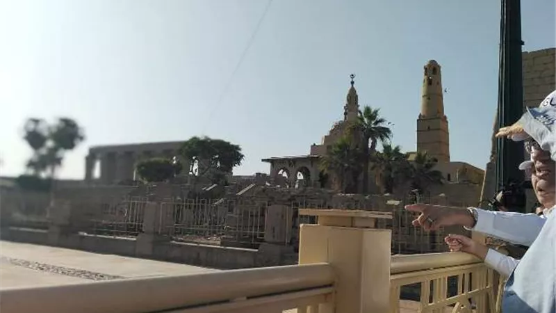 خمسة ألوان في خمسة أحرف تعيد الروح لمحافظة الأقصر.. صور
