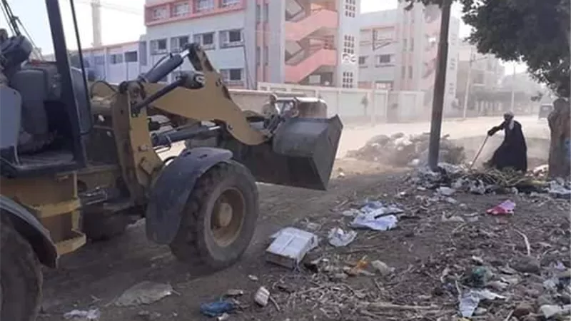 حملة نظافة مكبرة بقري منفلوط بأسيوط