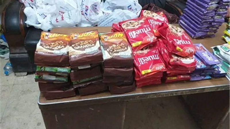 مداهمة سوبر ماركت وبداخه سلع غذائية فاسدة بالمعادى