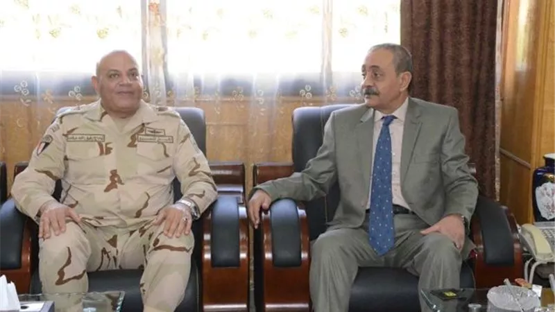 قائد الجيش الثانى الميدانى يهنئ محافظ الإسماعيلية الجديد بمنصبه