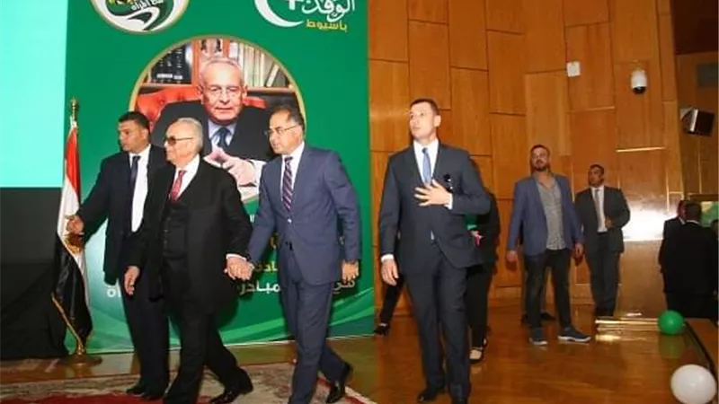 استقبال حافل لرئيس حزب الوفد في جامعة أسيوط