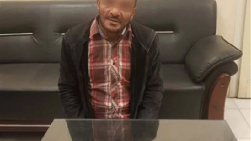 عاطل يغافل 