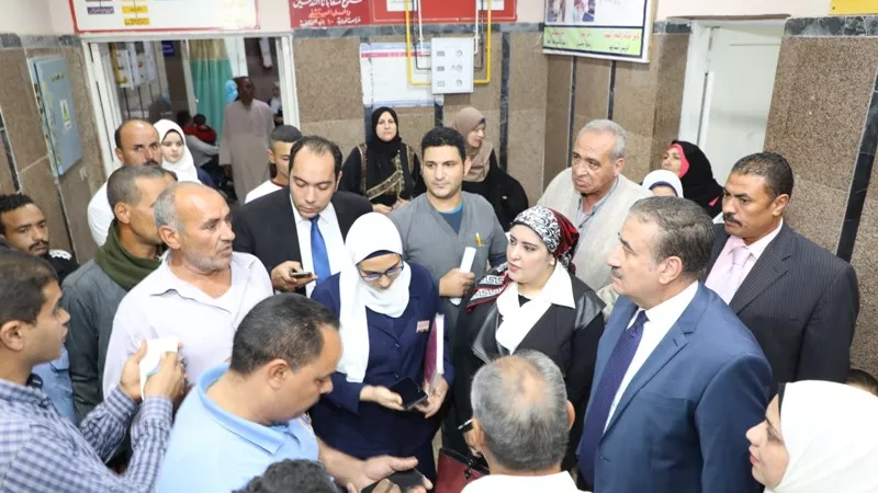 محافظ المنوفية يوجه بتوفير عناية مركزة لأحد المرضى وإجراء جراحة عاجلة لاخر.. صــــــــــــور