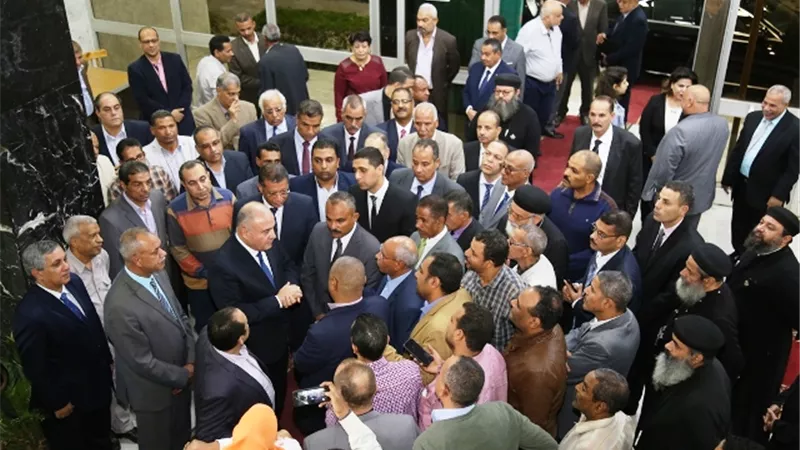 محافظ قنا الجديد: الصحه والتعليم وجذب الاستثمارات على رأس اولوياتى بالصور