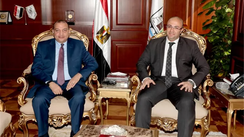 رئيس جامعة بني سويف يهنئ المحافظ