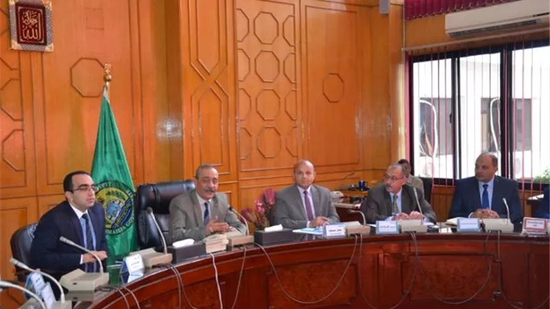 محافظ الإسماعيلية يعقد أول اجتماع بأعضاء الجهازالتنفيذي ..صور