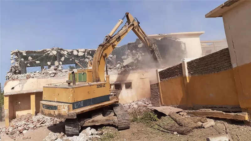مشروعات خدمية بقطاعات الصحة والتعليم والطرق والبريد والغاز بإسنا جنوب الأقصر