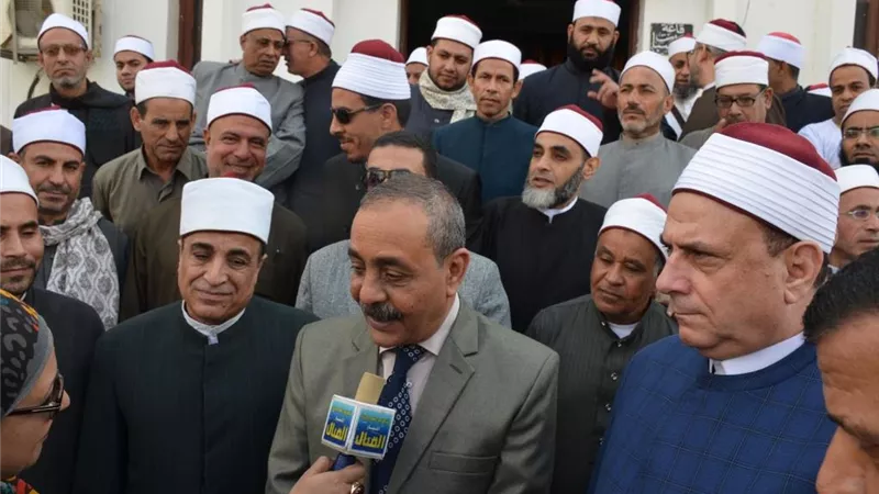 محافظ الاسماعيلية ياتقي الأئمة والمشايخ وقيادات الأوقاف