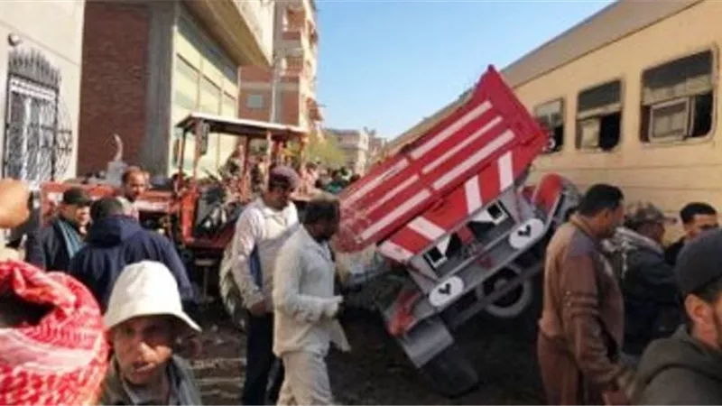 إصابة 3 عمال فى حادث تصادم قطار وجرار زراعى