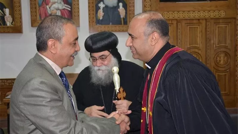 محافظ الاسماعيلية يلتقى قيادات الكنيسة