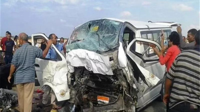 إنقلاب سيارة ميكروباص بالركاب فى طريق بنها - المنصورة
