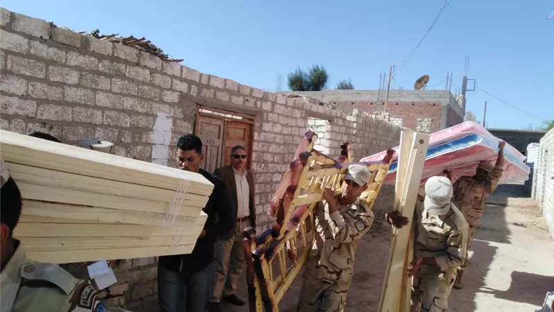 محافظ أسيوط: تسليم 50 سريراً بمشتملاتها لـ 30 منزلا بمركز أبنوب