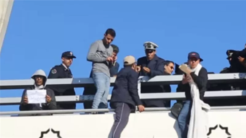 شاهد.. محاولة انتحار جماعية بالمغرب .. فيديو