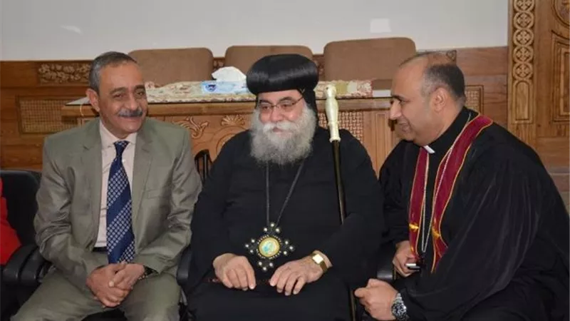 محافظ الإسماعيلية يلتقي قيادات الكنيسة..صور