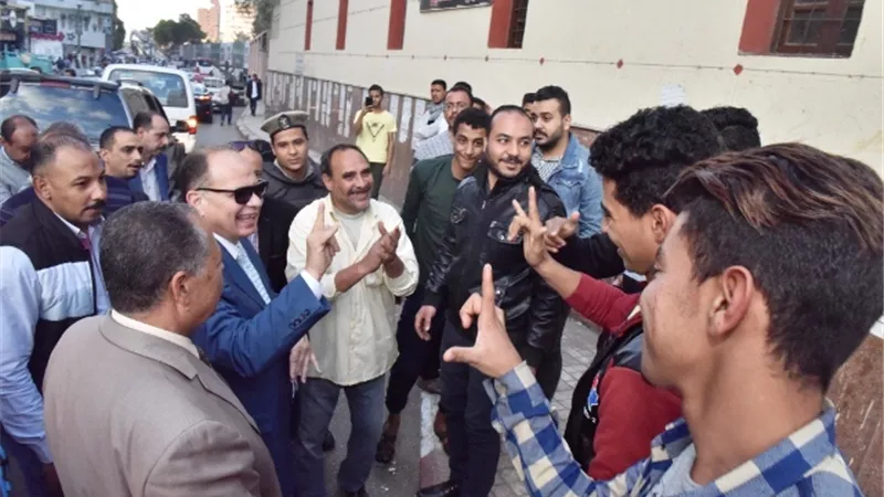 محافظ أسيوط يتفقد أعمال حملة النظافة بأحياء شرق وغرب.. بالصور